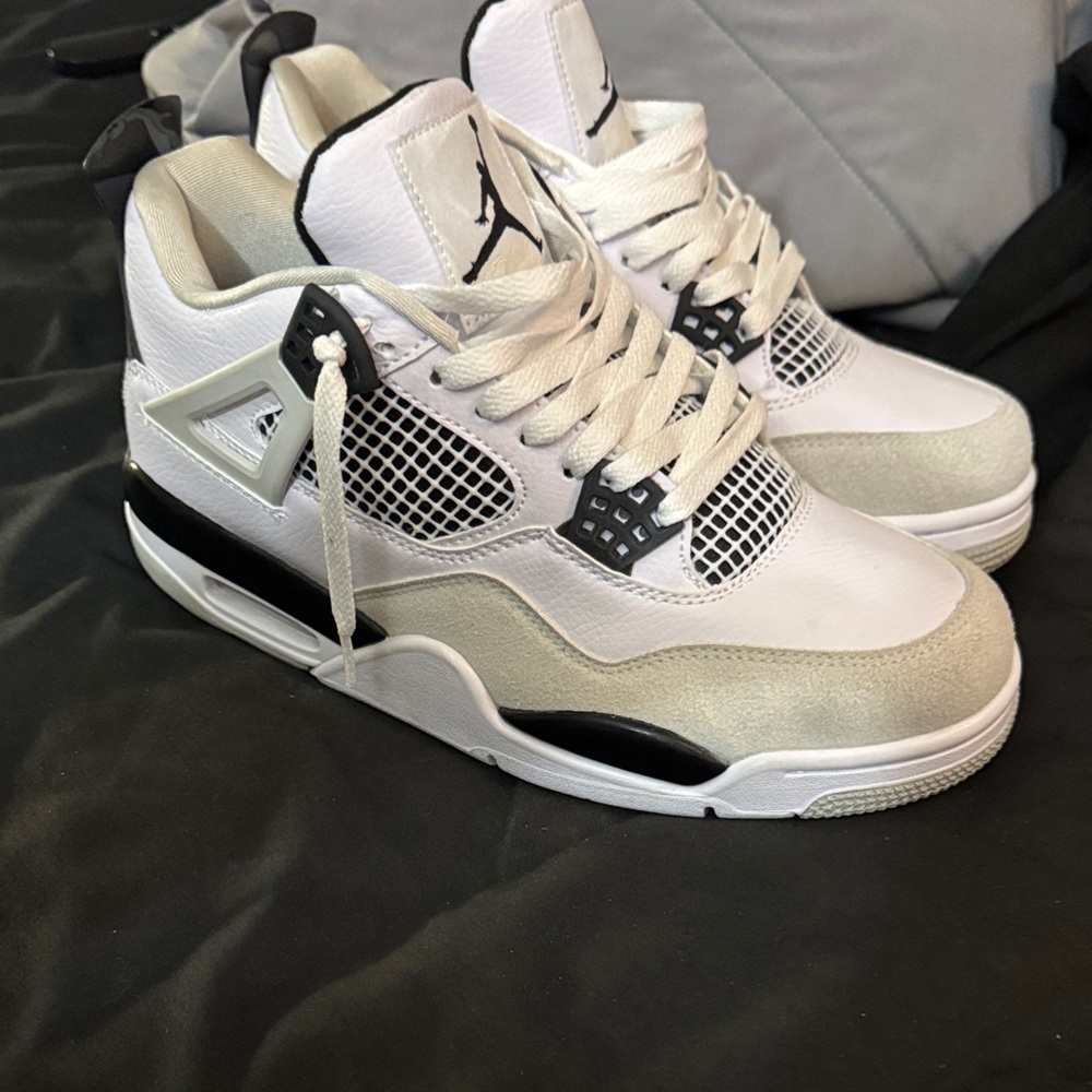 Jordan Retro 4 Military Black. Men’s 9.5. Not auth. Read.